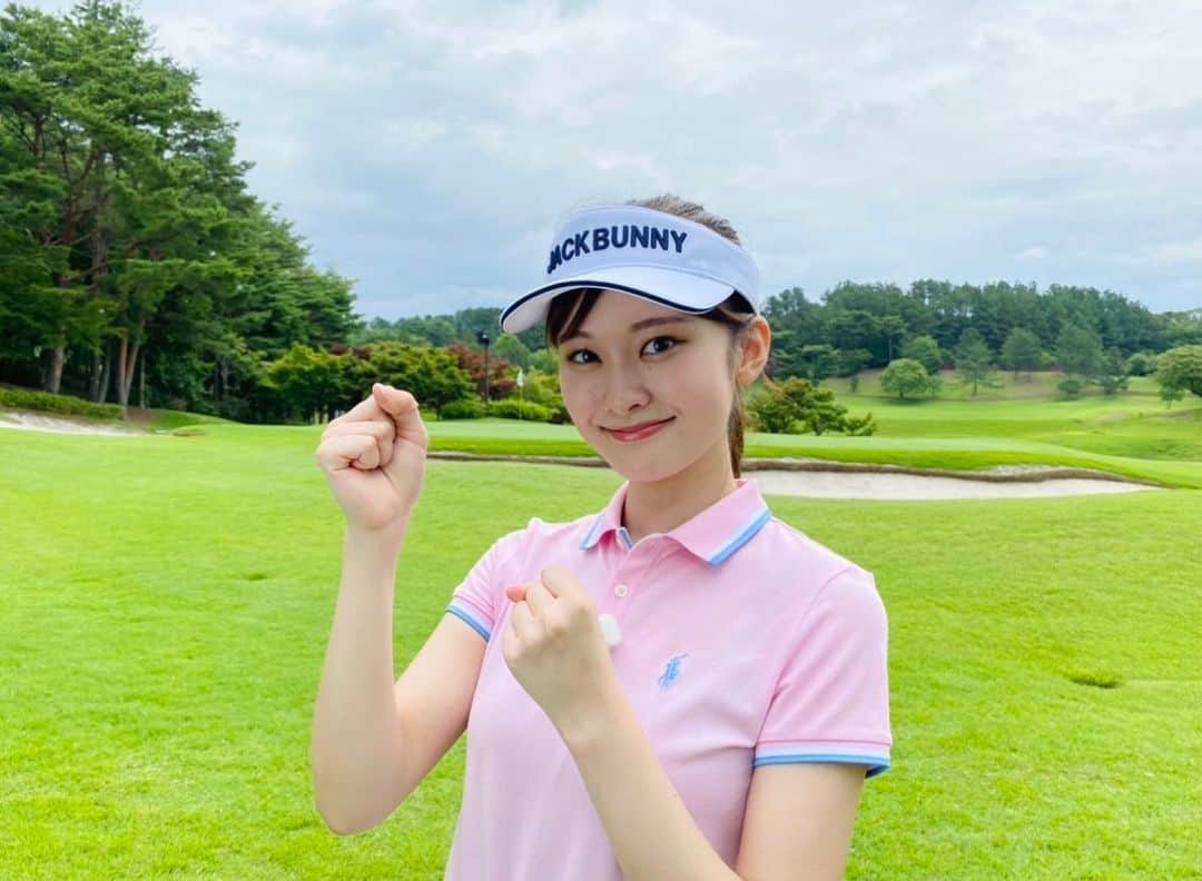 のインスタグラム：「YouTube「ABCスポーツチャンネル」に新しい動画がアップされました！！ 今回から新企画！先輩の福井アナウンサーと対決しております！ ぜひご覧ください⛳️ . . . #youtube #golfyoutube #golfgirl #golflesson #ゴルフ女子 #ゴルフウェア #ゴルフ #ゴルフスイング #ゴルフコーデ #ゴルフ女子コーデ #ゴルフ場 #abcゴルフ倶楽部 #ゴルフ練習 #プロキャディ #ゴルフ大好き #ゴルフラウンド #ゴルフウェアコーデ #ゴルフポロシャツ #ゴルフファッション #ゴルフコーディネート #ゴルフコース #ゴルフボール」