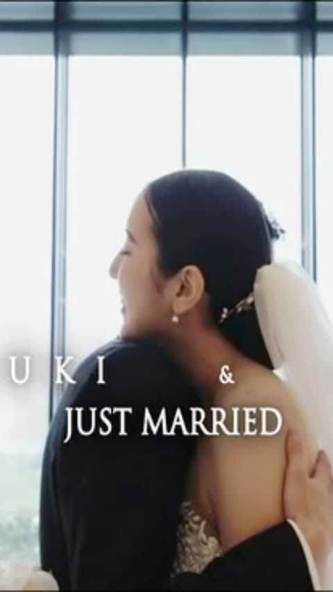 中田早保のインスタグラム：「ONE HEART STORY 何回見ても泣けるし笑える 山下達郎さんの曲をチョイスしたのは正解でした！ 幸せだった一日を、こんなに素敵な動画にしてもらえて幸せ☺️ ありがとうございました♡ @tokyokaikan_wedding   いつまでも結婚式ネタすみません😂 . #東京會舘#結婚式#エンドロールムービー#オープニングムービー#ウェディングムービー#東京會舘花嫁#movie#wedding#weddingmovie#oneheart#oneheartstory#roseeast」