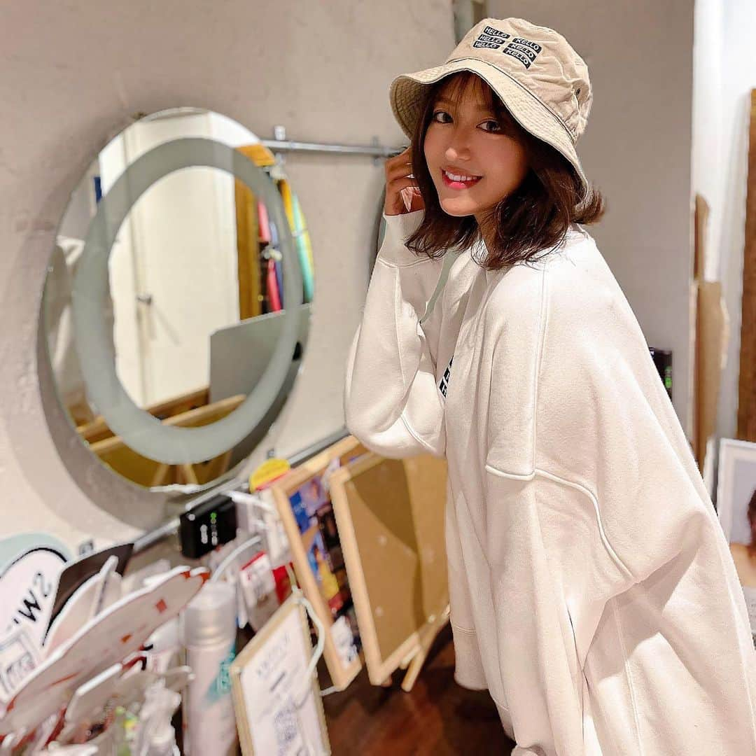 みなみさんのインスタグラム写真 - (みなみInstagram)「オーバーサイズでほんと全部かわいい♡ このお洋服サイズ感とか全てどタイプで 着た瞬間注文しました🐸」10月10日 11時43分 - _710132