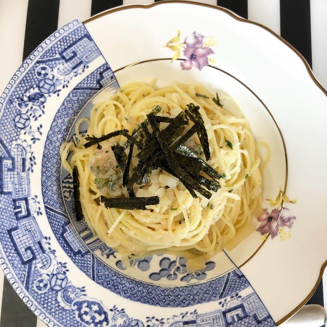 千秋さんのインスタグラム写真 - (千秋Instagram)「珍しくわたしが作る。 明太子たっぷり、ネギと海苔、細麺、隠し味にたくわんのみじん切り。  #lunch #明太子パスタ」10月10日 12時04分 - chiaki77777