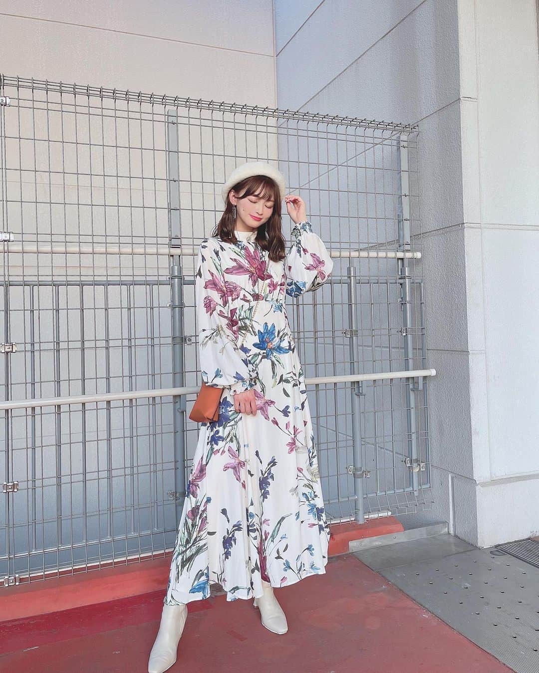 のインスタグラム：「⁡ ⁡ ⁡ ⁡ #teacode  ⁡ 可愛すぎるワンピース✿ 店舗で見て一目惚れした🥺 ⁡ one-piece〻 @eimyistoire_official  bag〻 @merue_official  beret〻 @eimyistoire_official  accessory〻 @merue_official  ⁡ #カラコン #ootd #outfit #coordinate #fashion #コスメ好き  #自まつ毛メイク #りなてぃー  ⁡ ⁡ 今日は夜インスタライブやります🤍 火曜発売のbagを紹介するよ🙊 ⁡ merueとしてラストライブ🤍 ぜひ遊びに来てくださいっ！ ⁡ ⁡」