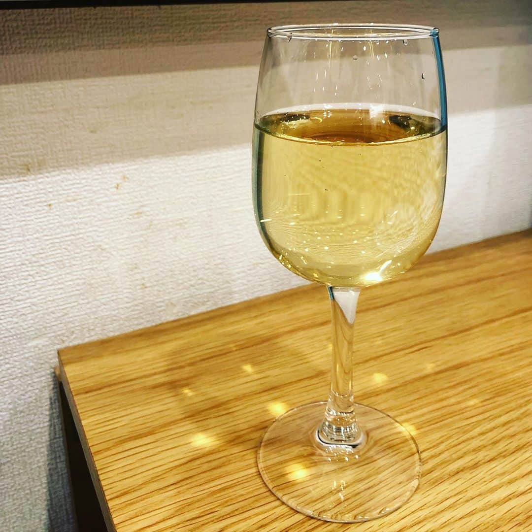 馬場典子さんのインスタグラム写真 - (馬場典子Instagram)「白ワイン⁉️ いいえ、#オリーブ茶 です♪  今週の出演情報、amebloにアップしましま。  #馬場典子 #ばばちゃんネル」10月10日 12時43分 - baba_channel