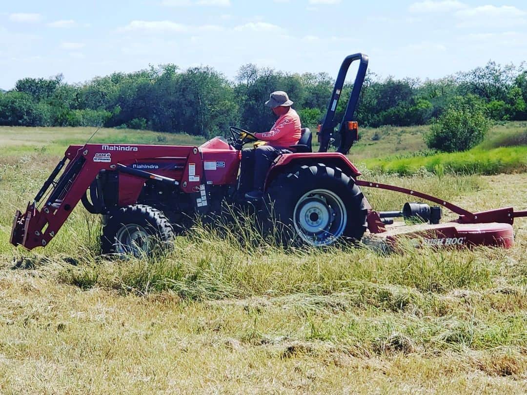 スコット・ノートンのインスタグラム：「Getting work done at the farm this weekend 💪🏻🇺🇸🚜 #scottnorton #farmlife #newtractor #texas」