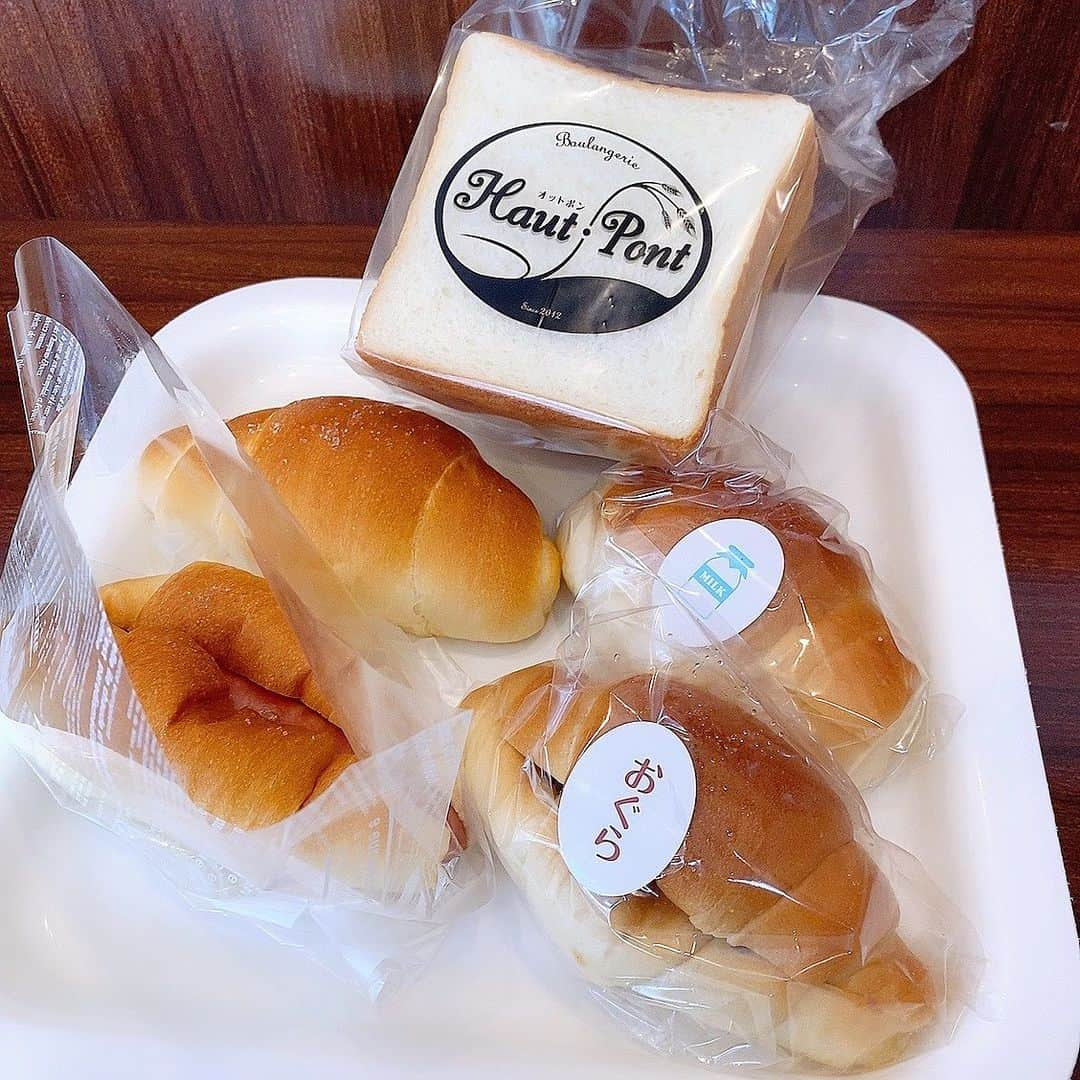 トロたんさんのインスタグラム写真 - (トロたんInstagram)「ご存知小麦粉ラバー パン大好きトロたん🥖🍞🥐🥞🍔🌭🍕 曳舟の駅前にある オットポンさん@taka8sei1の自慢の 食パンと塩パンを頂きました🥺✨ 食パンは 焼きたてでふわふわで 芳醇な香りのパン🥺✨🍞 塩パンも絶妙な塩加減と優しい甘さでとっても美味しかったです🥰 イートイン利用ではコーヒーもサービスして頂けます🥺☕💭💕 このコーヒーも美味しかったヾ👏 大好きななベーコンエピとチョココロネお買い上げ✨ カツサンドも買いましたが、 お肉が柔らかくてボリューミーで 美味しかったです(*´◒`*)🍞 大人気のパン屋さんでした🍞  #パン大好き #パン #焼きたてパン #パンすき#パン屋 #美味しい #美味しいパン #美味しいパン屋さん #ぱん #ぱんすたぐらむ #パンスタグラム #食パン #塩パン pr @taka8sei1 #オットポン #墨田区パン屋 #テイクアウトパン」10月10日 13時12分 - torotan_tan