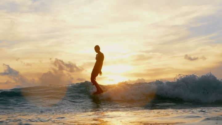 八代健のインスタグラム：「Phuket - The Monsoon Season. Some people chase the rain. But I am hunting the waves. . . . This Thai monsoon season,  I headed to Phuket to produced a surf-film with some talented creators.   We explored the Andaman Sea, hunted waves along its coastlines, interacted with the locals and experienced its culture.  This tropical island is mind-blowing beautiful! Full version coming soon! Watch for it!  #amazingthailand #phuket #phuketsandbox #explorethailand #surfing  @tourismthailand」