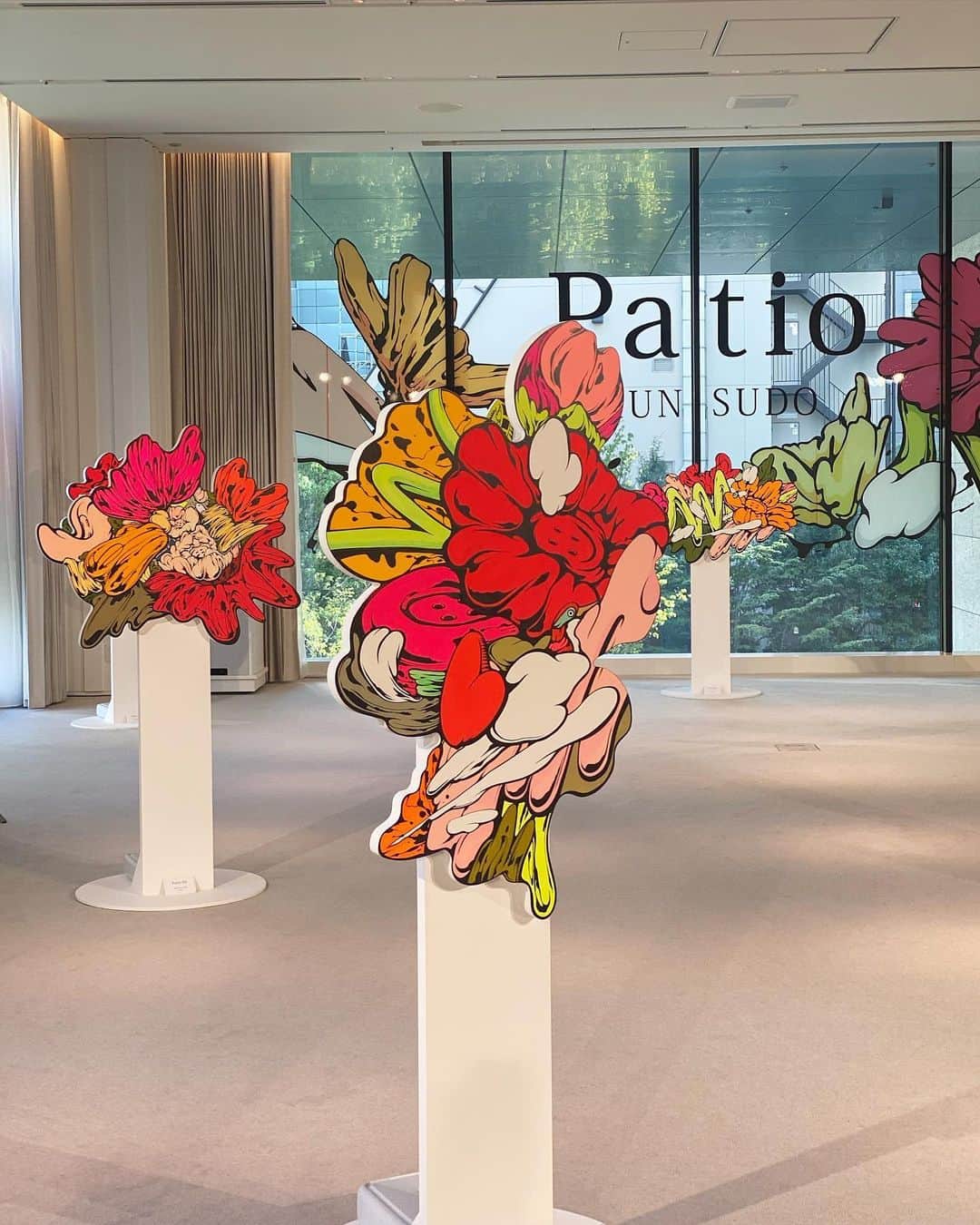 大石絵理のインスタグラム：「patio by @shun_sudo 🐶🐯🐷🐰🦋🐣🦄 作品の中にどうぶつが隠れてるよ☺️さがしてみてね💗」