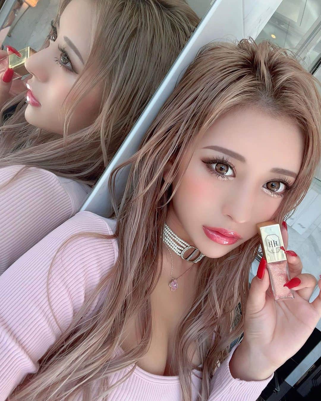 華のインスタグラム：「pink!!🧠🌸💞 . . . . . @hxh__official のジェルアイグリッター "ラ・メイクヒアルアイズ" color:バブルピンクを着用🎀 . ヒアルロン酸やツボクサエキスなど、 美容成分たっぷりのお肌に優しいコスメです🥰 . 多彩なヘキサラメはどこから見てもｷﾗｷﾗよ💎✨ . . . . . LINEライブでH×H(エイチバイエイチ)の モデルオーディションが開催中！！！ . 期間:10/08〜10/14 ＼雑誌掲載などの豪華特典あり／ 誰が選ばれるのか楽しみ👑💖」