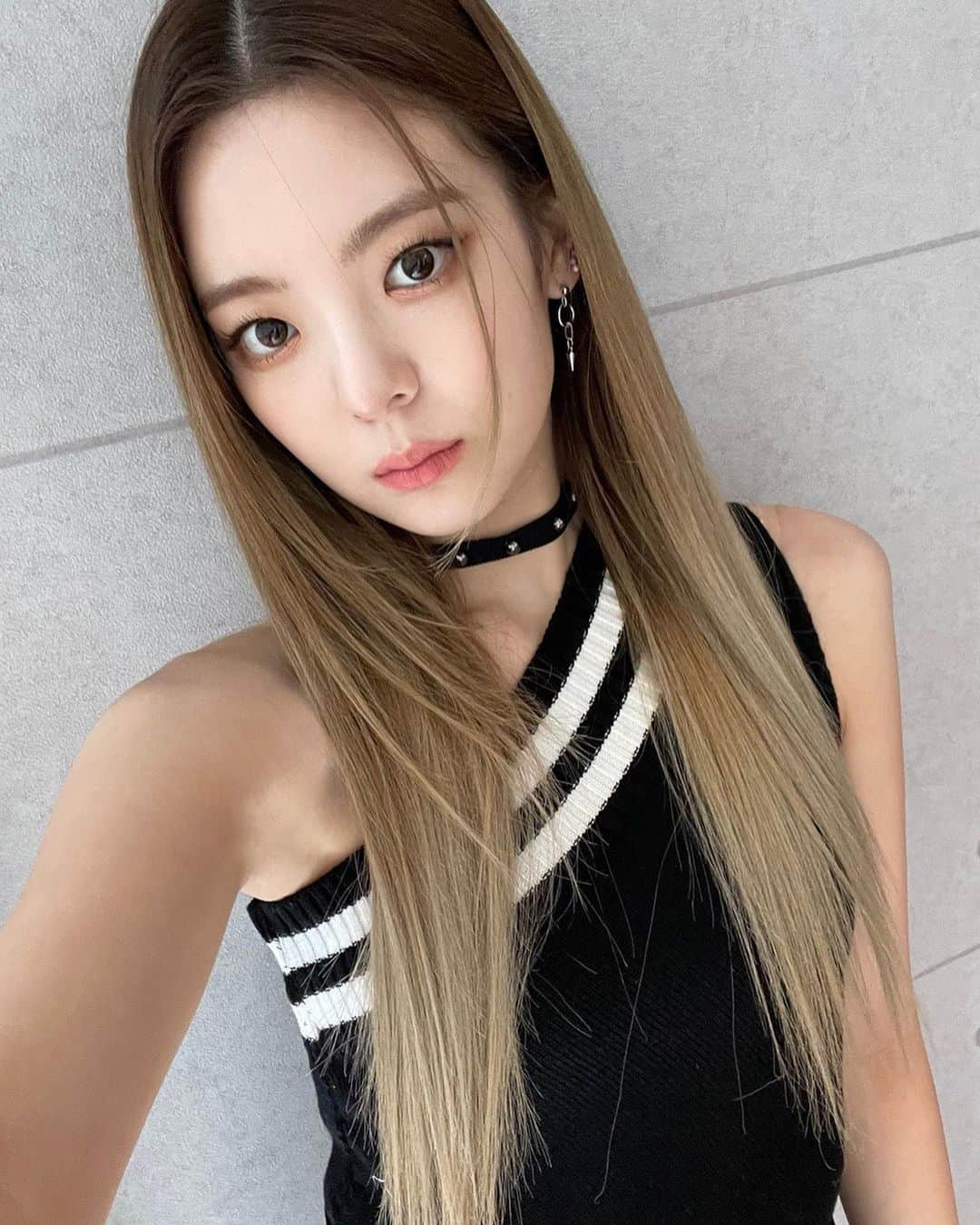 ITZYさんのインスタグラム写真 - (ITZYInstagram)「Selfies 틀린 그림 찾기🧐 오늘도 로꼬~꼬!」10月10日 15時09分 - itzy.all.in.us