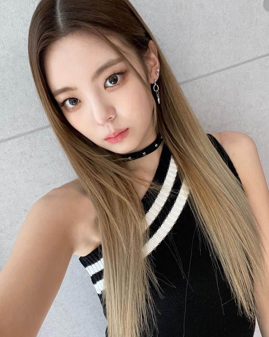 ITZYさんのインスタグラム写真 - (ITZYInstagram)「Selfies 틀린 그림 찾기🧐 오늘도 로꼬~꼬!」10月10日 15時09分 - itzy.all.in.us