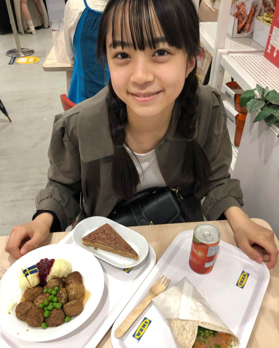牧野羽咲さんのインスタグラム写真 - (牧野羽咲Instagram)「お散歩♡  #IKEA #ikeaランチ  #食べ過ぎですね  #牧野羽咲」10月10日 15時34分 - makino_usa_001