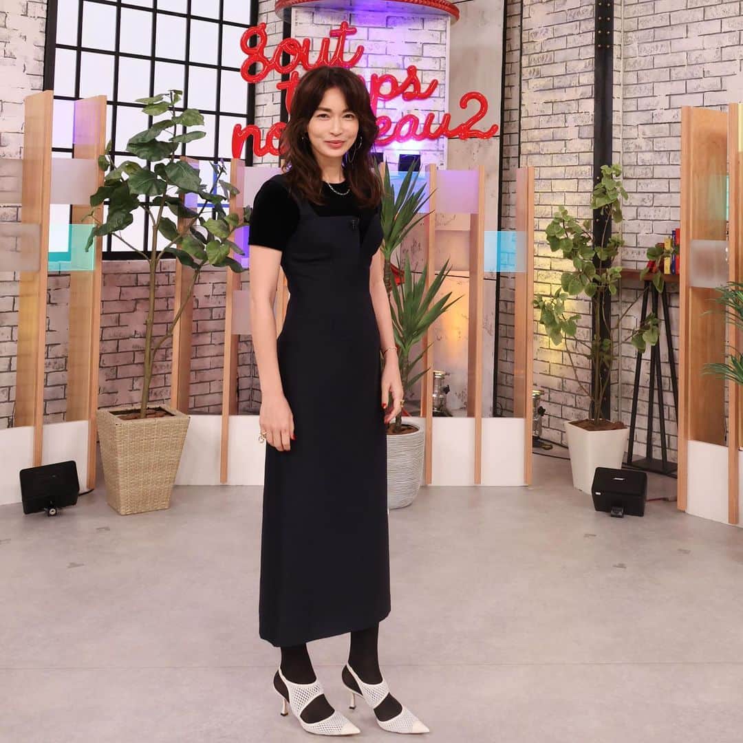 関西テレビ「グータンヌーボ2」のインスタグラム：「👗 #京子さんファッション 👠  Tシャツ、ワンピース @fetico_official 靴 @jimmychoo ピアス、リング @hemca_official ネックレス @milamorejewelry @milamore_japan リング @do_la.official  #グータンヌーボ2 #fashion #ファッション #ファッションコーデ #おしゃれ #オシャレコーデ #スタイル #レディースファッション #長谷川京子 #京子さん」