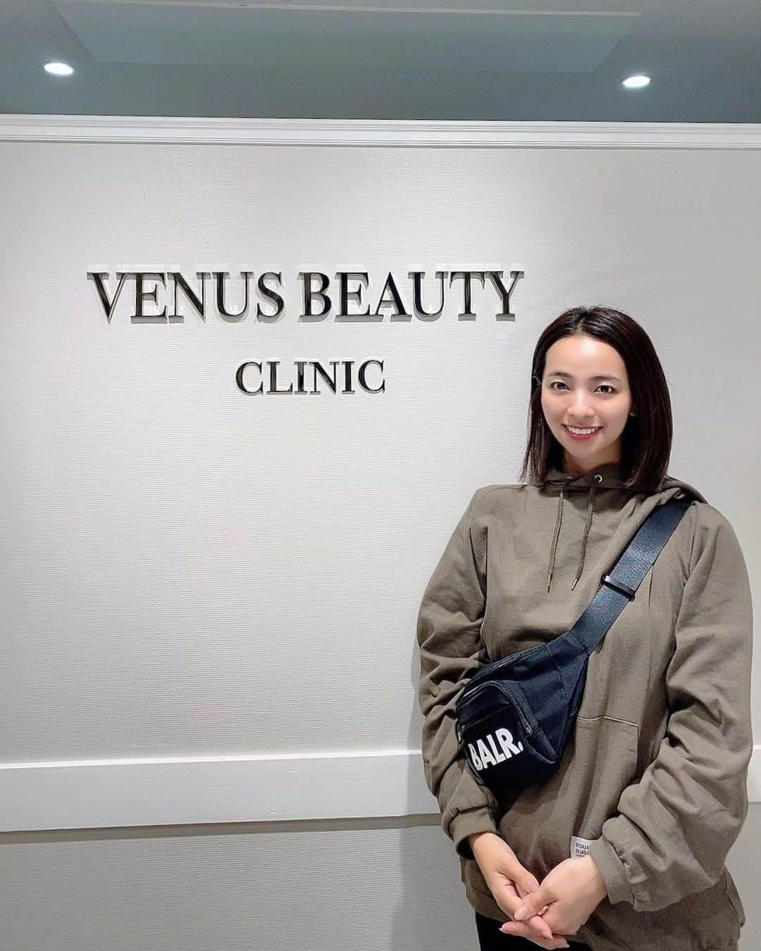 水崎綾女さんのインスタグラム写真 - (水崎綾女Instagram)「@venus_beauty_clinic  数ヶ月に1回の医療HIFU ハイフしてからフェイスラインが 本当に綺麗に出るから嬉しい〜♡  赤チェックのニットカーディガンと キャミソールも可愛い♡ 秋服は可愛いの多くていいよね♪  @moadp_official  @dear_sisterhood  #お洋服 #ファッション #ootd #ootdfashion #fashion #赤チェック #ハイフ #医療ハイフ」10月10日 19時50分 - misakiayame