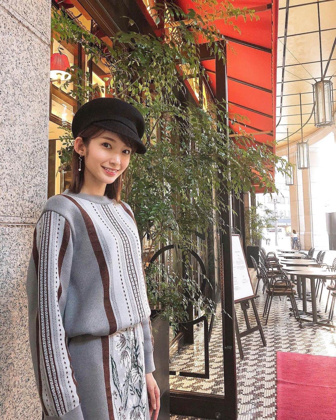 杉枝真結のインスタグラム：「☺︎ 秋目前。 身に纏うお洋服達は、すでに秋が到来😉 この日は、“落ち着いた雰囲気ながらも女性らしさを感じる”ニットのワンピースを選んでみました！ dress👗 #MURRAL @murralofficial  - 他の着用アイテムも、ブランド載せておきますね🌾 hat👒 #CA4LA @ca4la_official  boots👢 #MURUA @murua_official」