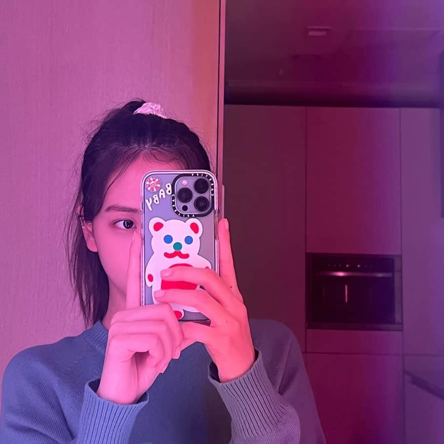 ジスさんのインスタグラム写真 - (ジスInstagram)「와우 겨우 바꿨다  new phone, cute case🧸」10月10日 20時58分 - sooyaaa__