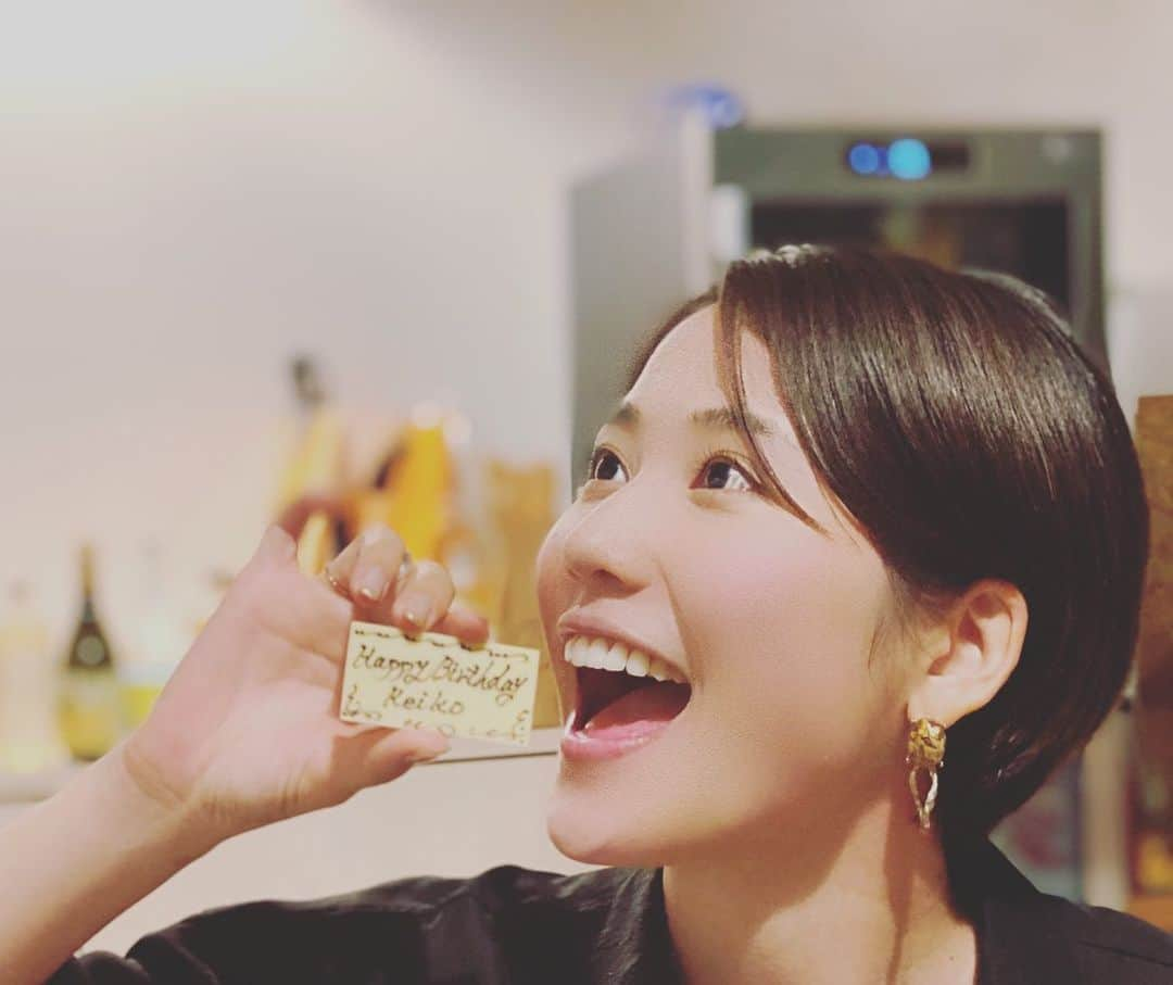 辻恵子のインスタグラム：「\\ 28歳になりました🧁✨//  10/9で28歳になりました🤭✨✨ また一つ大人になりました。 . たくさんのメッセージありがとうございます♪ しっかり読ませてもらってます✉️ . そして、プレゼントやLINEギフトもありがとうございます🥺！ しばらくはスタバに困らなさそうです🤣笑 . 28歳はよりパワフルに！全力で行きます❤︎ 引き続きよろしくお願いします(^^)♪ .  𓂃𓅼 𓀞𓀞 𓅔 𓂂𓂂𓂂𓅼𓀞𓀞 𓅔 𓂂𓂂𓂂𓅼 　　食べ痩せ術の情報を発信中★ 　　プロフィールはこちらから 　　　　　@tuji_keiko 𓇼𖠋𓆫𓀤𓆉𓆡𓂃𓅼𓀞𓀞 𓅔 𓂂𓂂𓂂𓅼  #ダイエット #免疫力 #リバウンド #腸活 #ファスティング #便秘 #快便 #美便  #管理栄養士 #美容栄養学 #プロテイン #トレーニング #下っ腹 #酵素 #お腹痩せ #ミスユニバース #ミスコン #ファイナリスト」