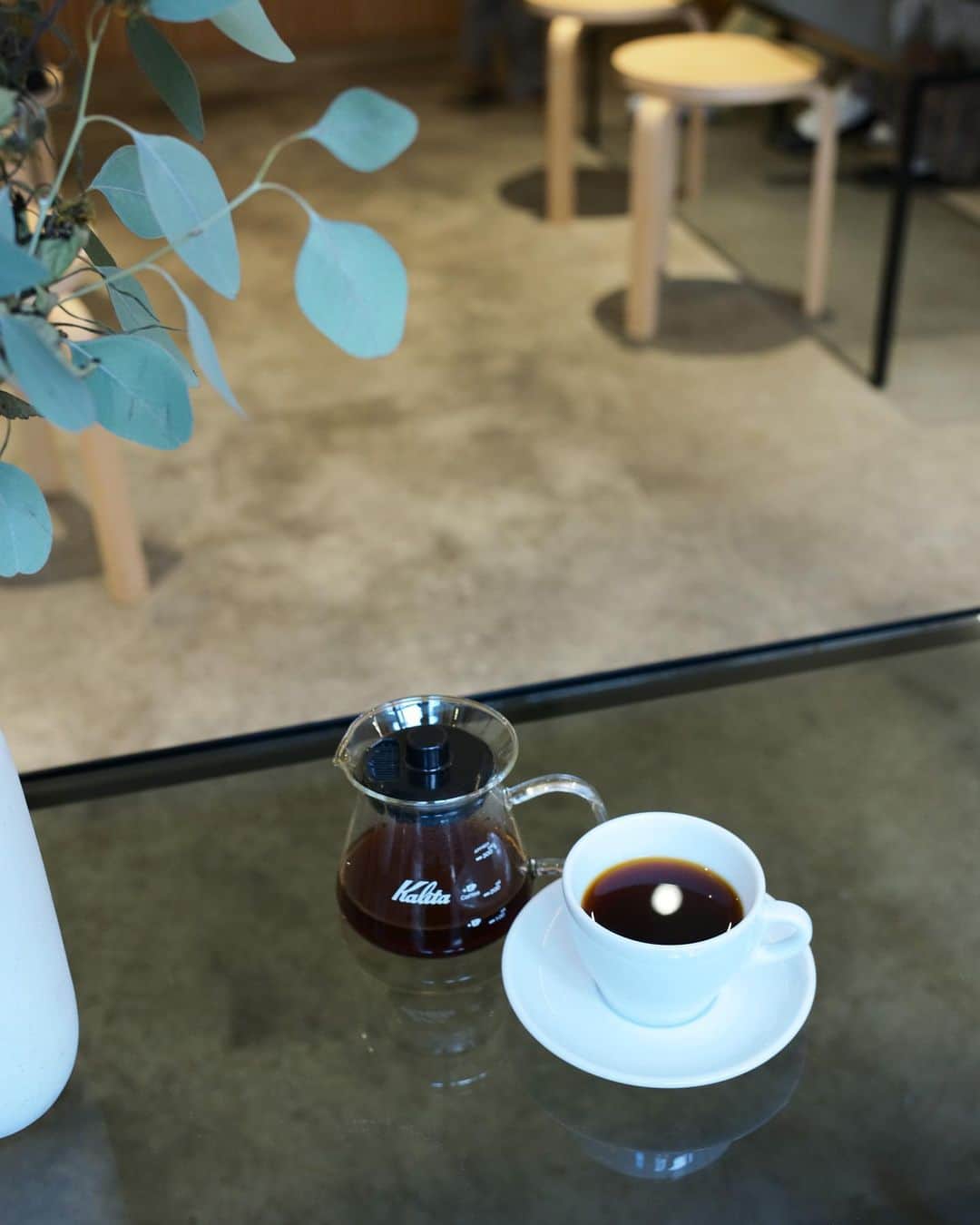 おのののかのインスタグラム：「＊ お気に入りのカフェでゆったりできるのも あと少しなんだな〜😳☕️  とにかく毎日眠くて、重くて、腰が痛い😂😂 寝る時間はあるけど、 苦しくて目が覚めて寝た気がしない😪 立ってても、座ってても、横になっても、なんだかしっくりこない毎日です🤰💦  おうちでは ベビーグッズ作りの熱が冷めずに色々作ってます😂✨ まだ性別発表してないから、、 どっちか分からないようなスリーパーだけ👶🏻💙❤️ 近々お伝えする予定です✨ 男の子、女の子、みなさんの予想は？笑」