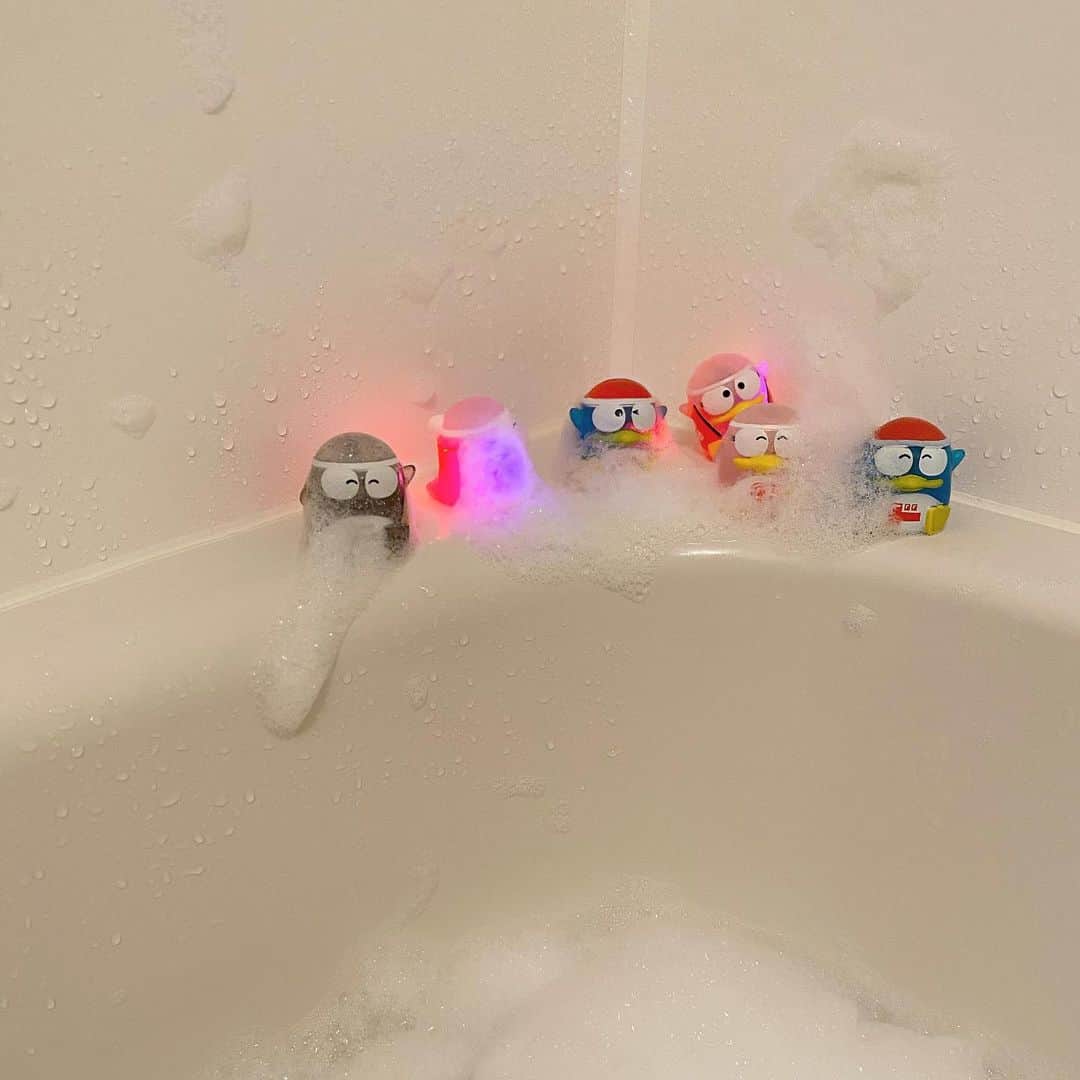中野愛理のインスタグラム：「🛁🐧💡」