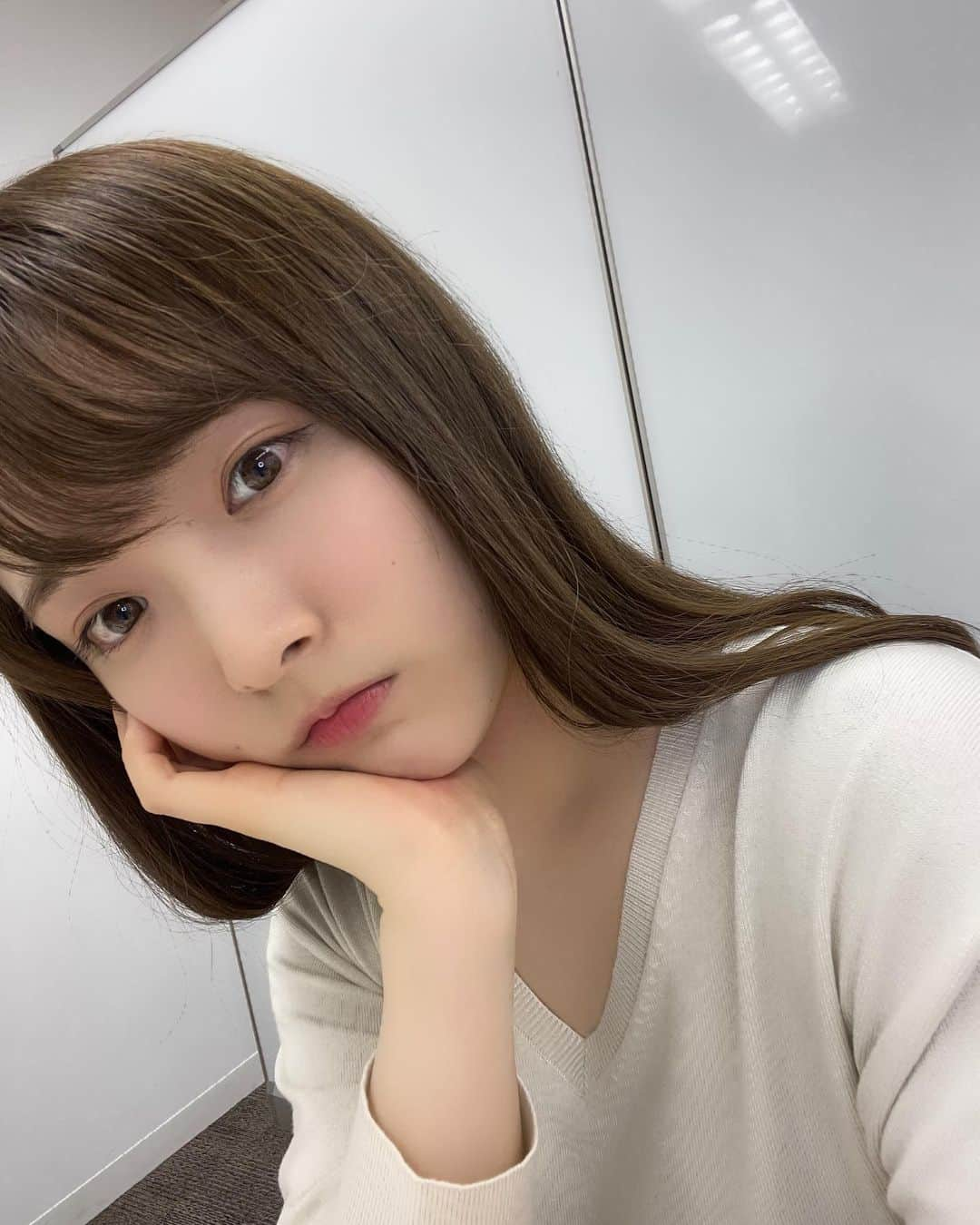 大森美優のインスタグラム：「ニットの季節きたかな🍂 #秋 #お久しぶり #根も葉もRumor #AKB48」