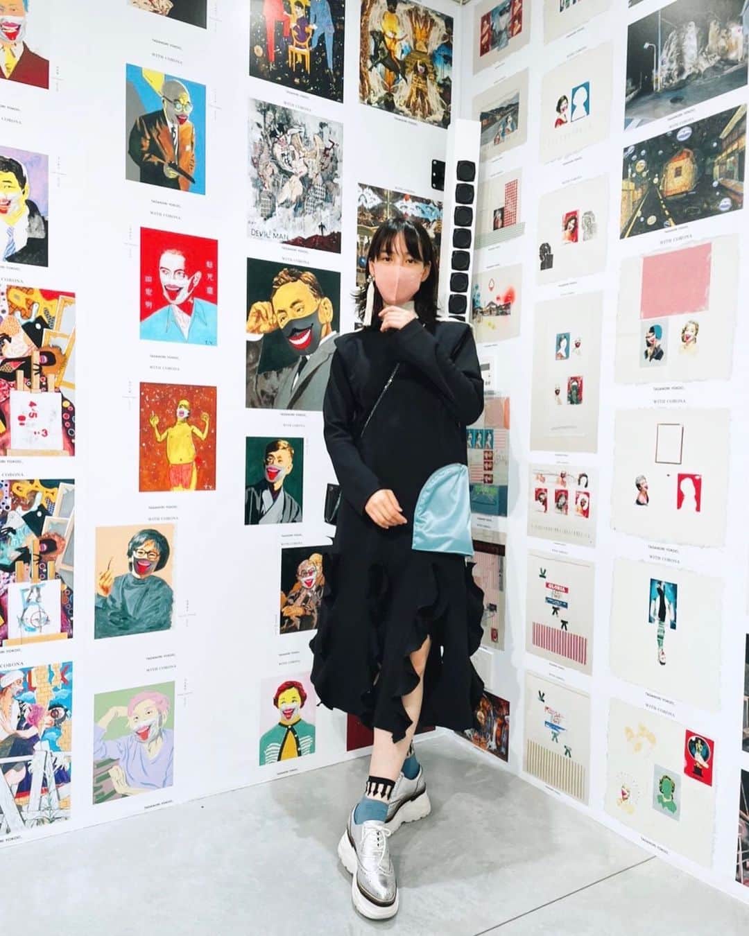 のインスタグラム：「お気に入りのTOGAの👗で参戦。  横尾忠則さんの作品のエネルギーの中では、このタコのようにひらひらとしたドレスも違和感なかった。 私はタマのファンにもなりました🐈 猫の絵画って本当に可愛いよね。  #GENKYO #横尾忠則 #東京都現代美術館」