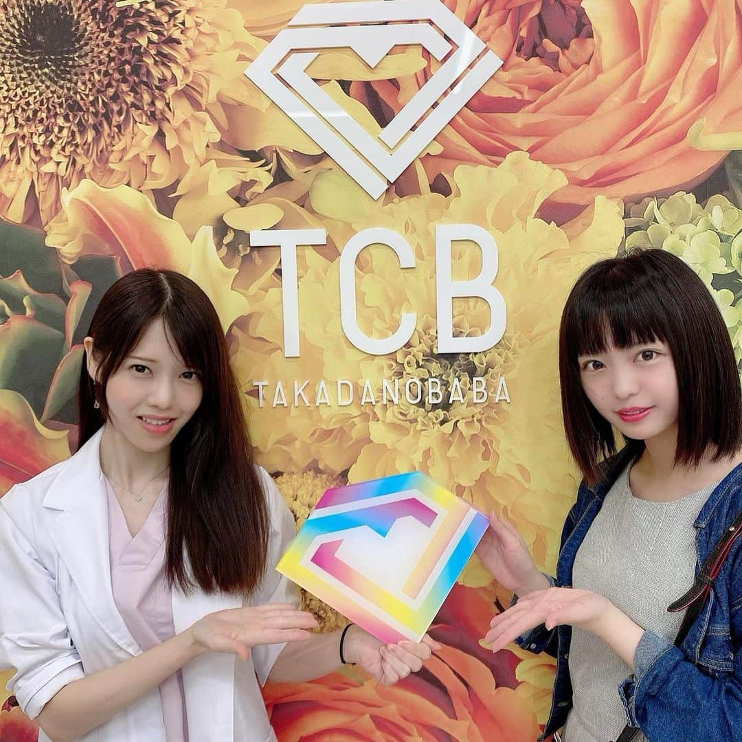 朝倉ゆりのインスタグラム：「#東京中央美容外科高田馬場院 さん(@tcb_takadanobaba )の #新保光華 先生(@tcb_shinbo )と📷✨ #ソノクイーンハイフ 施術していただきました🌈 カウンセリングから丁寧にお話し聞いていただいて 肌の悩みとかとても相談しやすかった😭❤️ ． 施術中も痛みがあるかもしれません、と伝えられてましたが うとうと眠くなるくらいリラックスしてました☺️ ． 2週間後くらいから効果がはっきりとわかるみたいですが 施術後から肌が引き締まった感じがして❤️ 経過が楽しみ🎶 ． #ソノクイーン #HIFU #リフトアップならTCB東京中央美容外科 #美容整形ならTCB東京中央美容外科 #東京中央美容外科 #美容外科 #ハイフ #TCB #高田馬場 #PR」