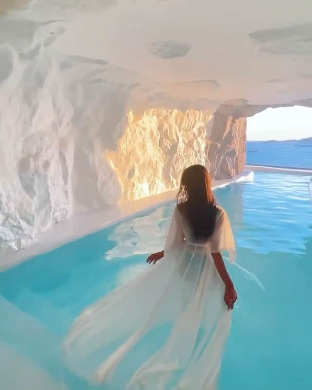 bestvacationsのインスタグラム：「Cave Pool Suite @cavotagoomykonos 💙 Tag who you’d swim with! By @mirko @natali.nar」