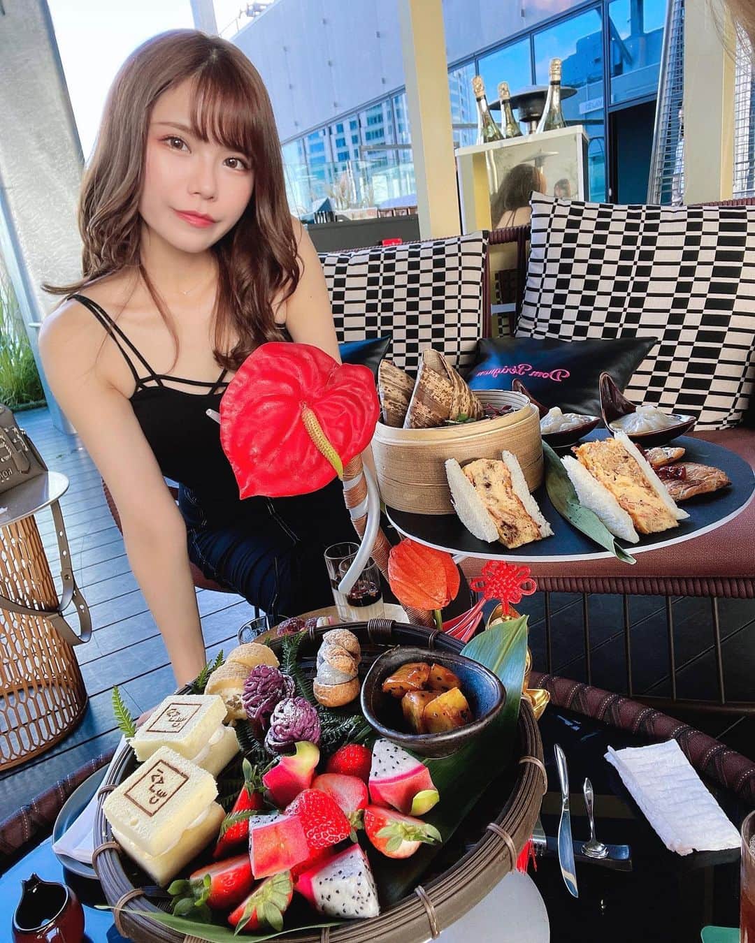 プラネットオシリスのインスタグラム：「. . 台湾アフタヌーンティーとてもおいしかった🫖 . 帰り道買ったばっかりのカーディガンに穴空いてたや . . #台湾アフタヌーンティー#アフタヌーンティー#渋谷アフタヌーンティー#セラヴィ東京#セラヴィ#東京プラザ#渋谷カフェ#東京カフェ#女子会 #celavitokyo#afternoontea」