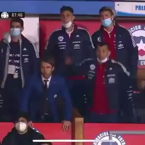 のインスタグラム：「Quien celebró como yo hoy ? Desacataooooooooooooooooooo  @laroja ❤️🇨🇱💪🏼 #conlamismafe #todosjuntos」