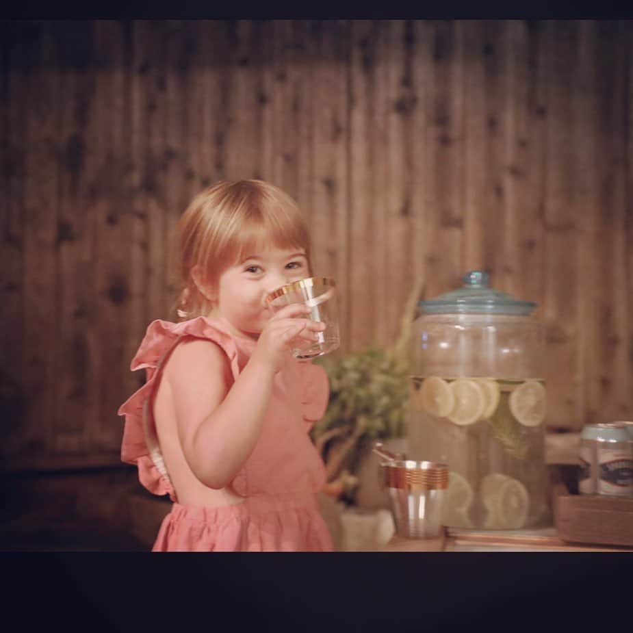 リンジー・フォンセカのインスタグラム：「I birthed an extrovert.」
