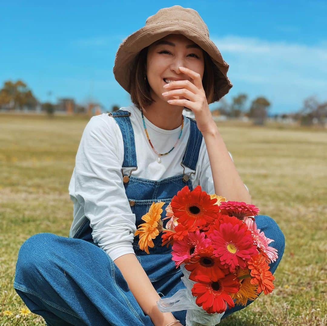 福間文香さんのインスタグラム写真 - (福間文香Instagram)「Farmers Market🌻🎵 . . . ローズマリー あんまり植物育てたことないけど ちゃんと育つかな🌳🙂💪 @stirlingfarmersmarket #perth #perthlife」10月11日 12時31分 - ayakafukuma