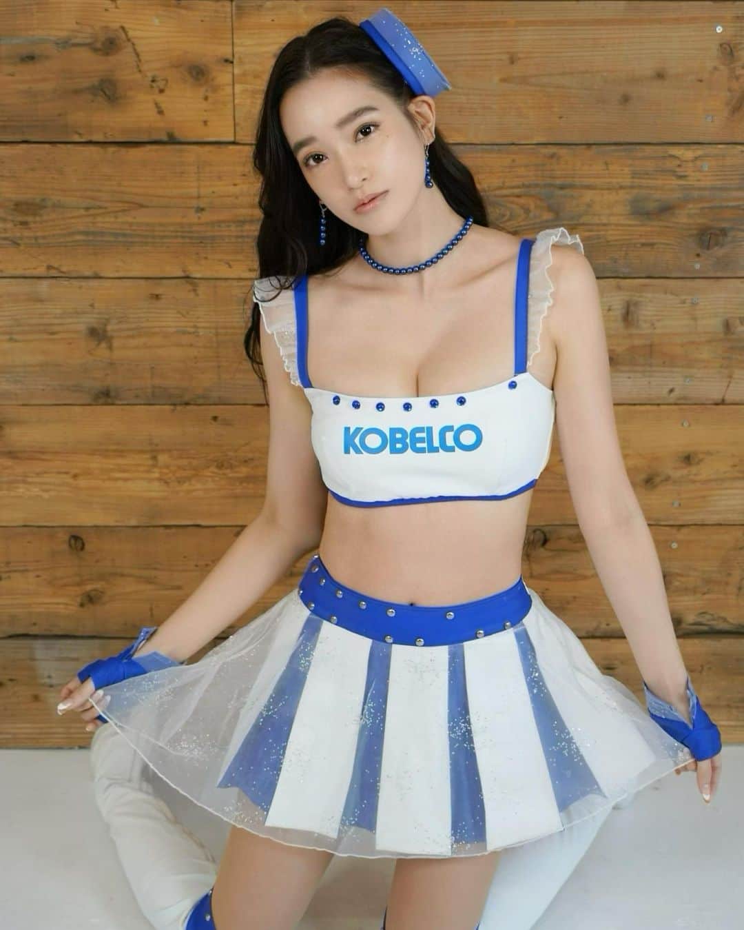 太田麻美のインスタグラム：「KOBELCO GIRLS💙💙 2016年のコスチュームを着用しました✨ SARDは過去コスチュームも可愛い✨  今週も頑張っていきましょう❣️  #racequeen #rq #model #costume #kobelcogirls #portrait #レースクイーン #モデル #グラビア #ポートレート #撮影会 #コスチューム」