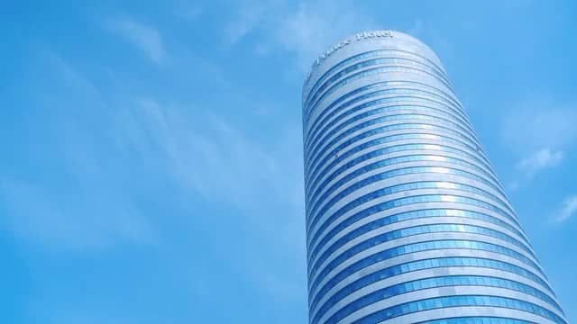 新横浜プリンスホテルのインスタグラム：「新横浜プリンスホテルがお届けするSKY VIEW WEDDING。⁣ 窓一面に広がる地上140mの絶景を目の前に愛を誓う🕊️⁣ 非日常的な空間で、大切なゲストと過ごす最幸のひとときを✨⁣ ⁣ ⁣⁣ SKY VIEW WEDDING at Shin Yokohama Prince Hotel.⁣ Pledge your love in front of the breathtaking view from 140m above ground 🕊️.⁣ Let us help you create unforgettable experience with your special guests in an exceptional setting like no other✨.⁣」