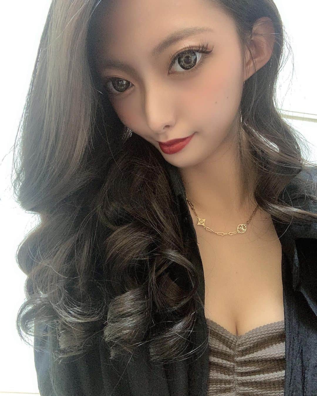 吉永江利のインスタグラム：「マツエクの調子の良さ💓💓💓  @sachi.reg_lash  ありがとうございます🌟  #雰囲気#ギャル#ギャルメイク#いいね#自撮り#関西 #フォローお願いします#いいね #selfie  #コメント大歓迎 #make #hair #japan #korea #model #fashion #code #followme #likes #instagood #instalike  #今日好き #今日好きになりました#モデル  #20歳」