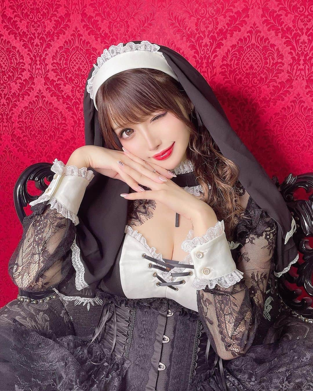 桜咲乃愛さんのインスタグラム写真 - (桜咲乃愛Instagram)「告知✨♥️  10/29.30でNOWでハロウィンイベントがあります🎃  29日はローブドフルールのバニーコスプレ♡♡  30日は私が人生で初めて作らせて頂いたシスターのコスプレを着て出ます🥰💕✨  毎年31日にリアバのお祝いをしてくれている皆様、今年は31日がなんと店休日となっております😭🌸 毎年お誕生日はNOWで皆とコスプレ着ながら祝ってもらっていたのに急に無くなると本当に何したらいいか分からないし寂しい気持ち😭♥️✨  なので30日に来て頂けたら寂しくなくてとっても嬉しいです🥺💓💓  今年は初めて作らせて頂いたコスプレを着るということで、ハロウィンイベント限定の名刺を作らせて頂きました♥️✨ 29.30日に来てくれた方にのみお渡ししますので、是非GETしてね😘💕✨(名刺の写真はSNSに載せてません)  たくさんの人に会えますように🥰💕♱ よろしくお願いします♡♡  #ハロウィン#ハロウィンイベント#リアバ#シスターコスプレ#バニーコスプレ#限定#イベント」10月11日 21時12分 - noasama1101