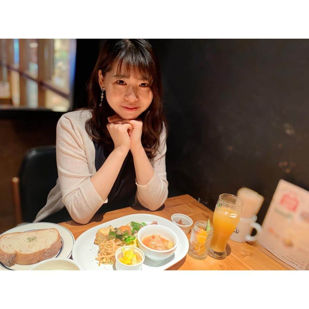 林莉世さんのインスタグラム写真 - (林莉世Instagram)「デリランチ❣️ 県産食材おいし🤤💕 . #BSN#新潟放送#アナウンサー#新潟#新潟ランチ#新潟県産食材#女子アナ#デリランチ#林莉世#ニュース#キャスター . 今日はゆうなびキャスターの代役をさせていただきました 新潟医療福祉大学の桐敷選手がドラフト3位指名！ 嬉しいニュースをお伝えすることができました☺️✨」10月11日 21時28分 - rise_hayashi