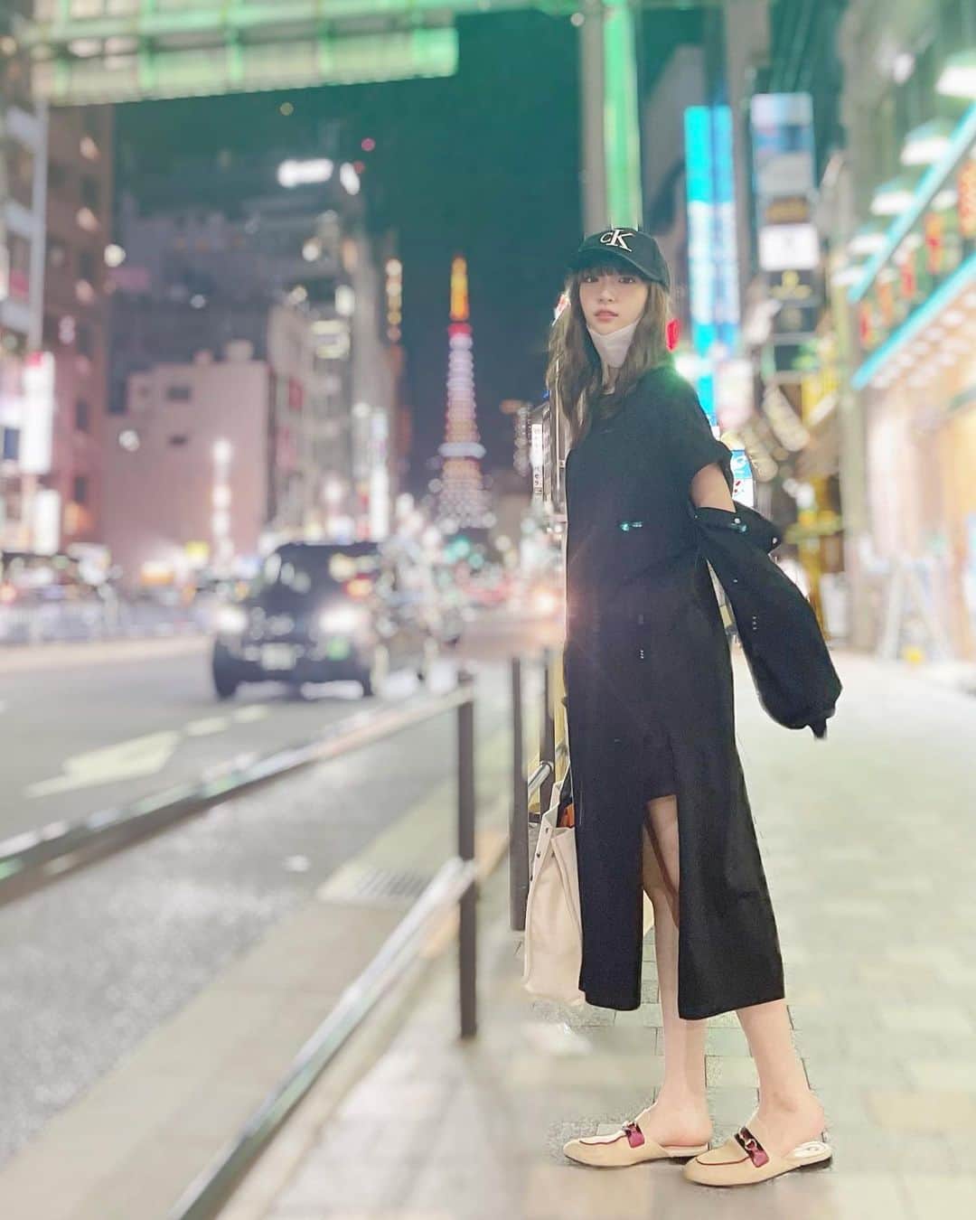 荻野由佳のインスタグラム：「お仕事終わりの📸  長袖半袖どっち着たらいいか悩む時に良い服😆😆」