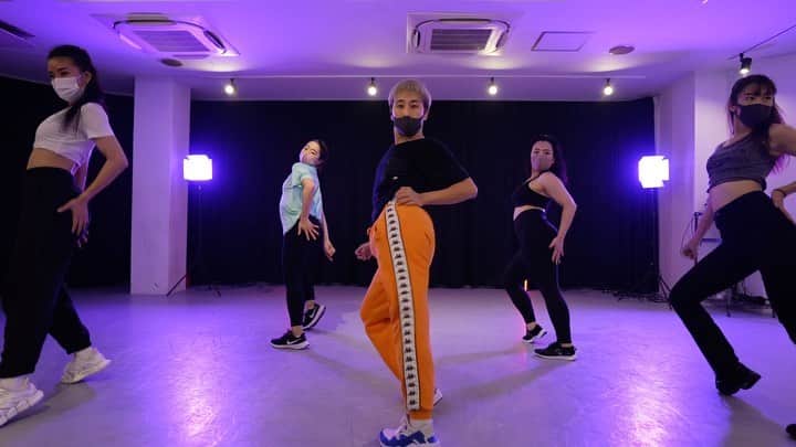 avecooのインスタグラム：「@avecoodancestudio   ♪music♪ @britneyspears #tilltheworldends   🔥Dancer🔥 @_noguchiho___ @kairi32shiba @chizuru_lion @iamfukadayo   今週のレッスンはbritney week🔥🔥 britneyの曲で昔から良く振り作ってるんだなぁと改めて実感。 皆んなの好きなbritney songは何？！❤️是非教えて❤️  #avecoo #choreographer #jazzfunk #britneyspears #freebritney #dance #japan #tokyo #ヘッドしすぎた笑」
