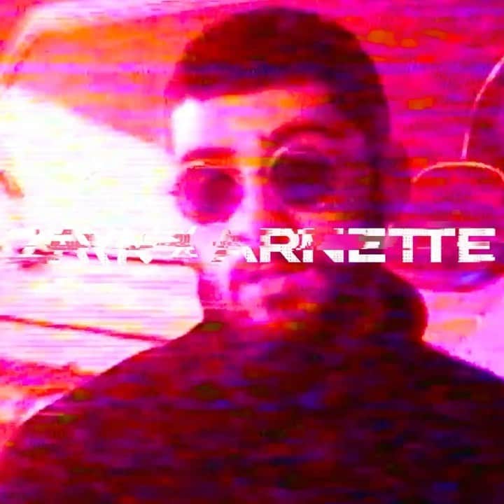 ゼイン・マリクのインスタグラム：「@arnette 😎 #ZAYNxARNETTE」
