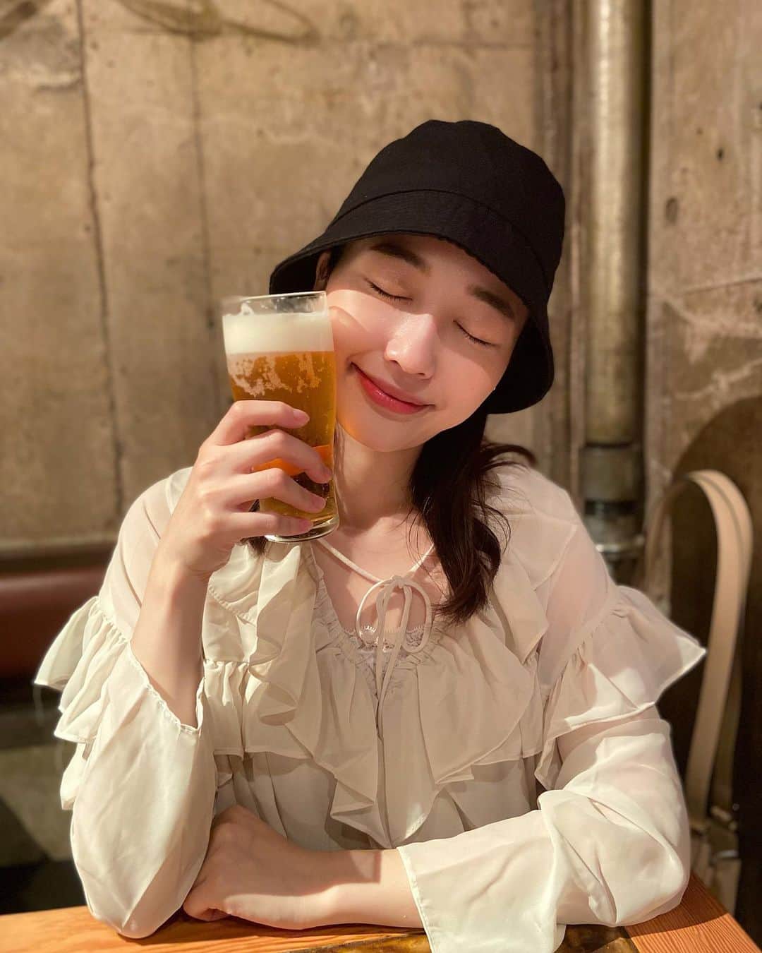 浦まゆさんのインスタグラム写真 - (浦まゆInstagram)「. 弱いからほとんどお酒飲まないんだけど、めずらしく飲みたくなったので🍺 外でお酒が飲める解放感もあって、飲めるだけ飲むぞー！って思ってたんだけど、一杯でリタイア😕笑」10月11日 22時19分 - uramayu0908