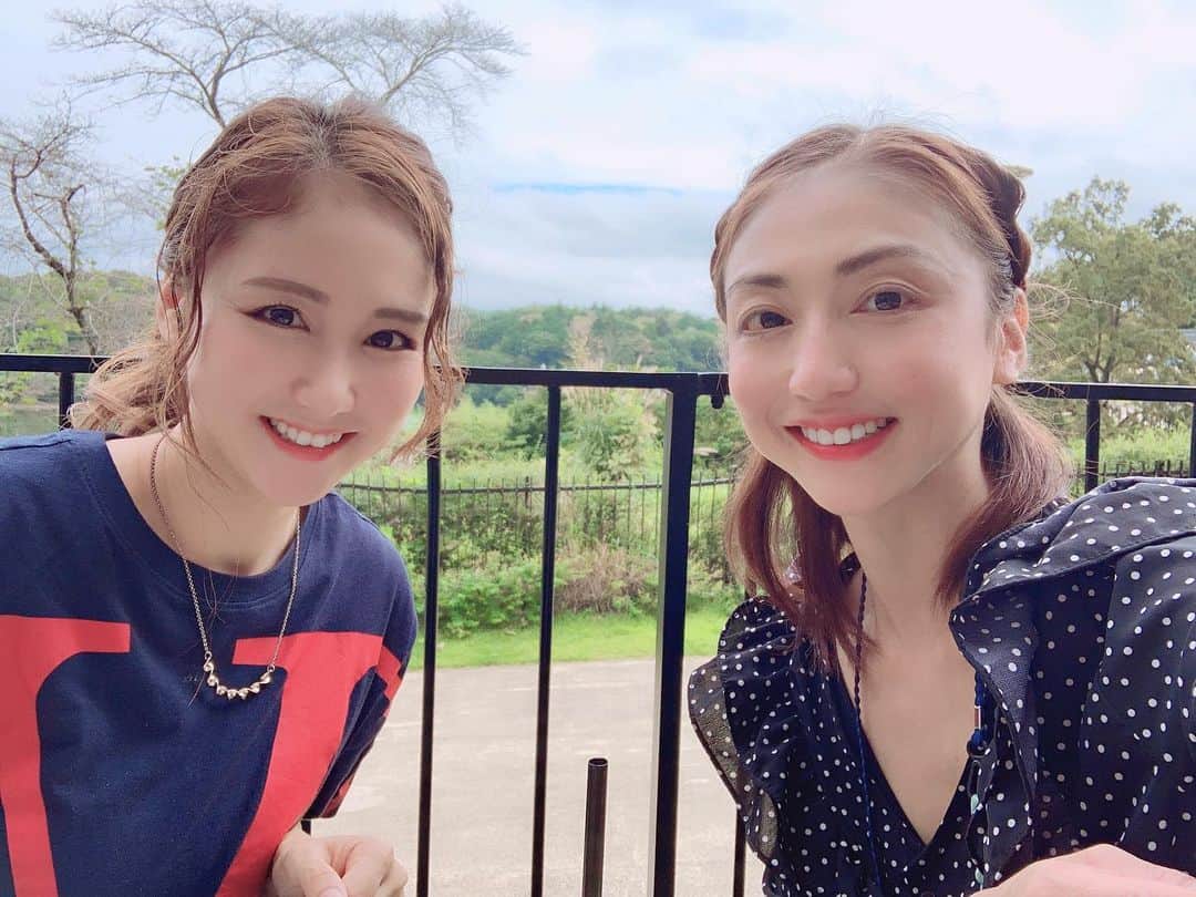 中川愛海さんのインスタグラム写真 - (中川愛海Instagram)「沙里誕生日旅行①🎂 10月1日に誕生日だった妹の祝い旅行❤️ 前々からいくつか候補を出し沙里が選んでくれた場所へ！ こんな機会がないと中々行かない場所ばかりでした！ まずはメッツァ！ 埼玉飯能市にある施設！ @metsavillage 中には @moominvalleypark もありますが今回はゆっくり園内を堪能！ まず入り口を入って手前に入園無料の「メッツァビレッジ」エリア、さらに宮沢湖左側に沿って歩いた先に「ムーミンバレーパーク」エリアがありました！ 湖の周りは自然に囲まれていてめちゃくちゃ癒される！ さらに園内のご飯はどこも美味しそうな店ばかりでテラスだけは🆗なので色々なお店なものを味わいました！ そのあとは妹とねおが楽しめそうなハンモックへ！ 次でまた紹介します！ @ami_nakagawa_  @sarikusoneo  #中川愛海 #一日一回カンパイ #メッツァビレッジ #metsä  #metsavillage  #ムーミンバレーパーク @moominvalleypark  #moominvalleypark  #さいたまけん #埼玉県グルメ #埼玉県飯能市 #飯能市」10月11日 14時23分 - ami_nakagawa_