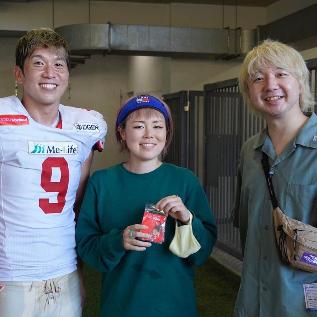 コージ・トクダのインスタグラム：「三四郎の相田さんも観戦に来て下さいました🤗🏈 ずっと仲良かったメンバー🤗 このメンバーが揃うと笑いが絶えません🤣 ってかこんな反って笑ったの久しぶりかもwwww ⁡ #相田周二 #藤原しおり #本当にありがとうございました」