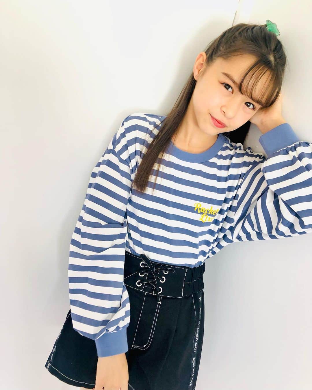 ニコ☆プチのインスタグラム：「💙🦋🐬💧💎  今の季節にはロンTがぴったりだね😝☀️  #星名ハルハ」