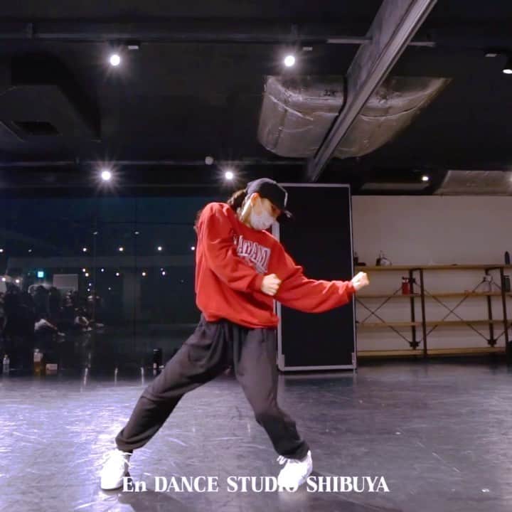 ハルアジタマのインスタグラム：「💖𝘼𝙠𝙖𝙣𝙚𝙘𝙘𝙝𝙞 𝙨𝙖𝙣  𝙡𝙚𝙨𝙨𝙤𝙣💖 久しぶりにAkanecchi sanの lessonを受けれてやったことのない振り付けもあり苦戦しまくりだったけど最強に楽しかったです💕 Akanecchi san 前で踊って頂きありがとうございました🙇🏻‍♀️💗 またレッスン楽しみにしてます💞 • Sorry @ciara  • #dance #dancers #dancelover #dancevideos #love #hiphop #japan #shibuya #endancestudio #followｍe #liketime #likelikelike #ダンス動画 #ダンスレッスン #たのしい時間 #幸せ #ヒップホップ #댄스 #힙합 #댄스동영상 #레슨 #일본 #レッスン動画 #マスク地獄 #ビデオ #14歳  • • @akanecchi_betty san ありがとうございました🙇🏻‍♀️💞💓」