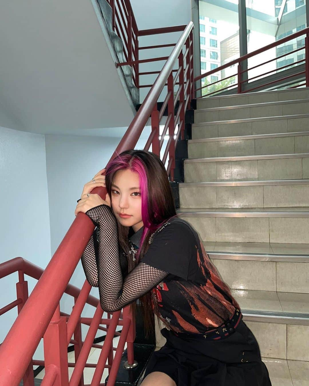 ITZYさんのインスタグラム写真 - (ITZYInstagram)「LOCO❤ 🔥❤ 🔥❤ 🔥」10月11日 18時45分 - itzy.all.in.us