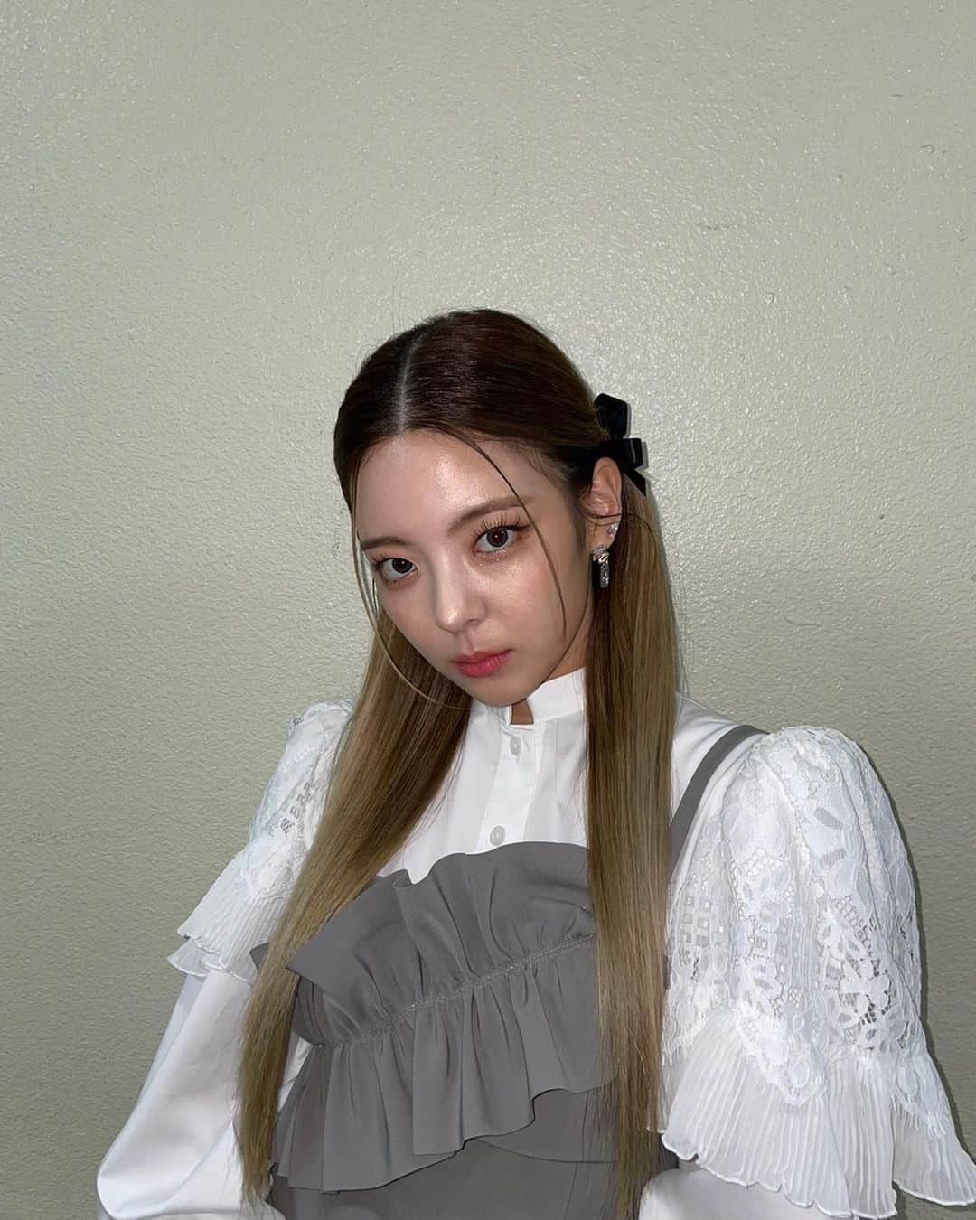 ITZYさんのインスタグラム写真 - (ITZYInstagram)「LOCO 1st win🖤 all thanks to our midzys😽😽」10月11日 18時49分 - itzy.all.in.us