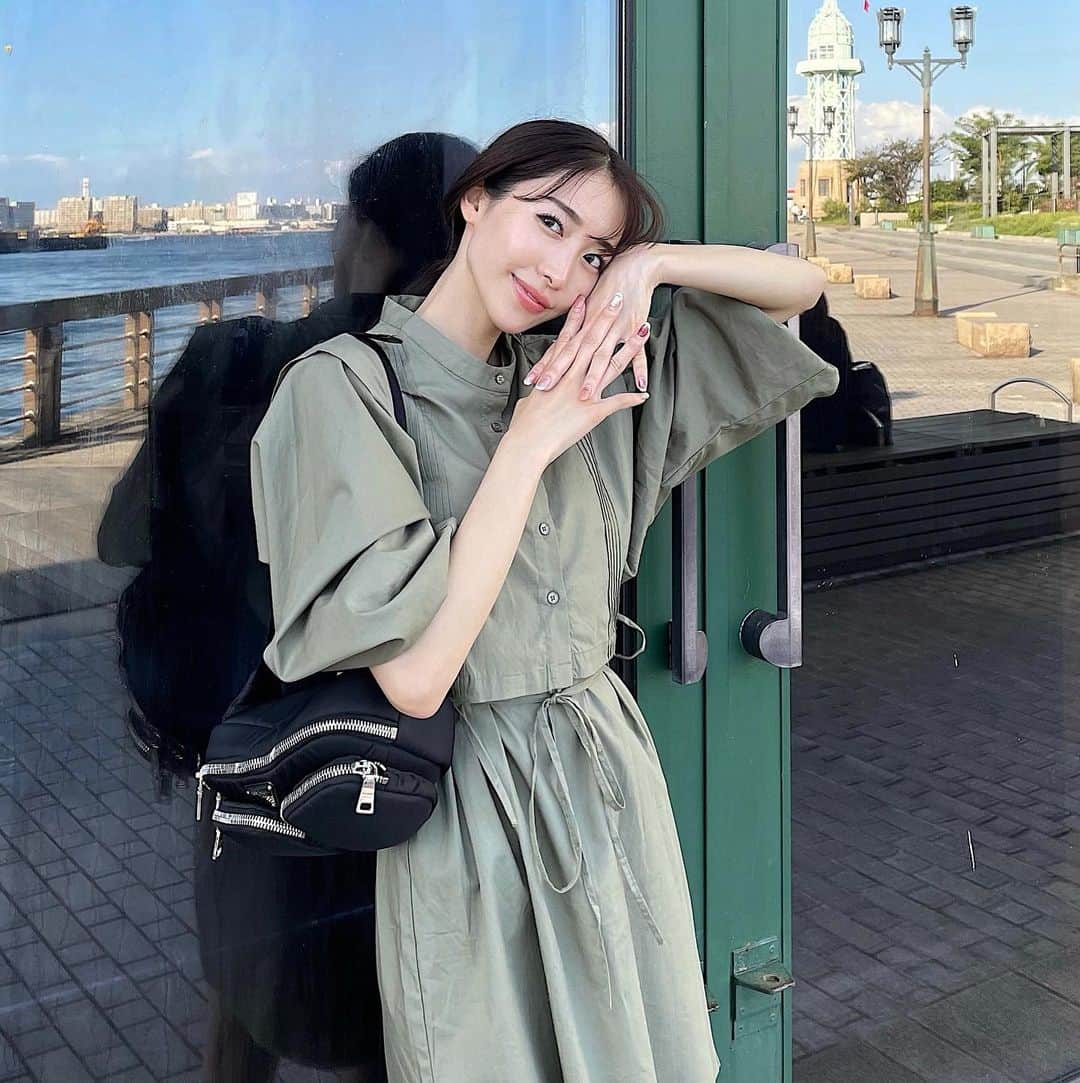 藤田麻里のインスタグラム：「ネイル変えたよ💅  スワイプしてね▶︎▶︎ @siii_iiiki @yukahonda30 💅♥️ いつも完璧🌈ゆかネイル大好き！  10月なのにお昼まだポカポカ🥰☀️」