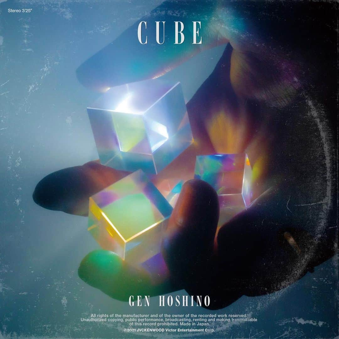 星野源さんのインスタグラム写真 - (星野源Instagram)「新曲"Cube"が10月18日月曜0時（日曜24時）にリリースします。とてもクレイジーな楽曲、歌詞が完成しました。早く聴いてほしい。あと1週間！ やったー！ ⁡ 「僕らいつも果てなき この愚かさの中」 ⁡ My newest song "Cube" will be released on Monday, October 18th, at midnight (JST). It’s an insanely crazy musical experience. I can't wait for you to give it a listen! One week to go!  新歌「Cube」將於10月18日週一0點公開（日本時間）。非常Crazy的一首歌曲，希望各位能早點聽到，還有一週！  신곡"Cube"가10월18일 월요일 0시에 발매됩니다. 강한 크레이지 음악입니다. 많이 기대해주세요.  발매까지 앞으로 1주일!   #星野源Cube #映画Cube #菅田将暉 #星野源 #GenHoshino」10月11日 19時09分 - iamgenhoshino