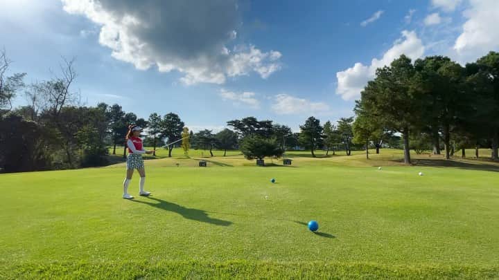 坂之下侑子のインスタグラム：「🏌🏼‍♀️⛳️ #いつかの #ゴルフ #スイング #ルーティン #お天気良かった日 #xxio11 #ドライバー #⛅️」