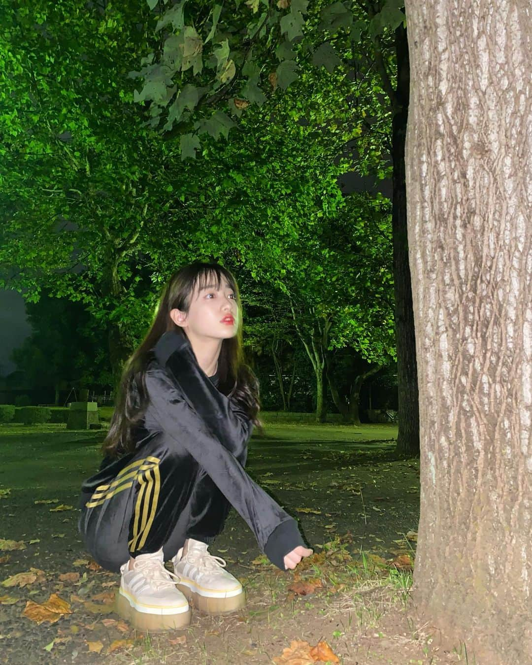 桜木心菜さんのインスタグラム写真 - (桜木心菜Instagram)「.  夜の公園、静かでいい🌃😌  #お散歩 #ジャージコーデ #桜木心菜」10月11日 20時21分 - sakuragi_cocona_official