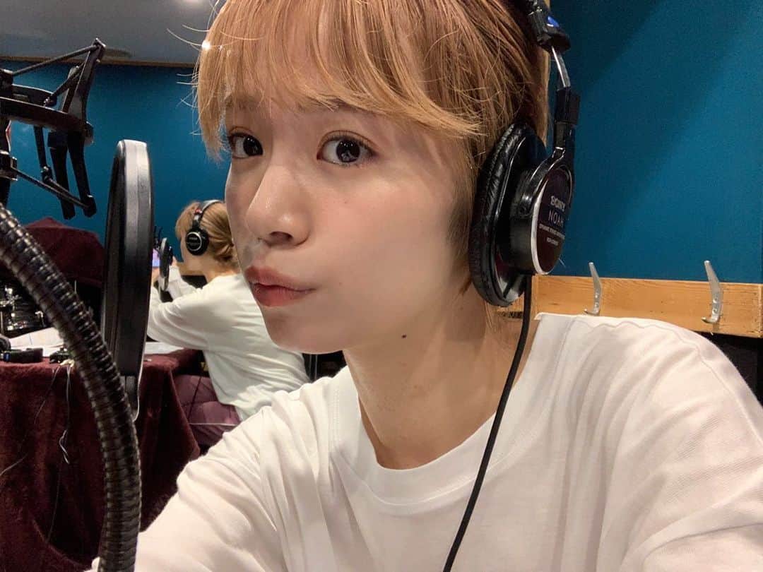 菜乃花のインスタグラム：「公開収録のお知らせ📻  ラジオクロニクルにて配信中の『なのか先生の保健室』 ２度目の公開収録が決まりました💁🏻‍♀️  今回は『吉野とさわちのちぐはぐラジオ♪』とのコラボ企画！  ■日程 11/13(土) 12:00開始、16:00開始(全2回) イベントは約1.5～2時間程度を予定しております。  ■内容 ラジオ公開収録＆会場限定︎㊙トーク♪  ■各回詳細  12時回：なのか先生の保健室収録 (ゲスト：吉野七宝実＆さわち店長)  16時回：吉野とさわちのちぐはぐラジオ収録 (ゲスト：菜乃花)  ■募集期間 10/27  23時まで ※募集人数が多い場合、抽選でのご案内となります  ■会場 都内某所(渋谷駅より約10分程度) ※ご入金確認取れ次第メールにてご案内致します  ■参加費 各回6,000円 ※恐れ入りますが振込手数料はご負担をお願い致します  今回のイベントでしか買えない限定グッズなども準備してます！直接お会い出来るイベントは久々なので楽しみにしてます！✨  会場に余裕をもたせての人数となるので抽選となっておりますが多少お部屋の調整もできますので落ちると思わずご予約くださいね☺️  感染対策をしっかりと行い実施いたしますので 皆様のご参加心よりお待ち申し上げております！」