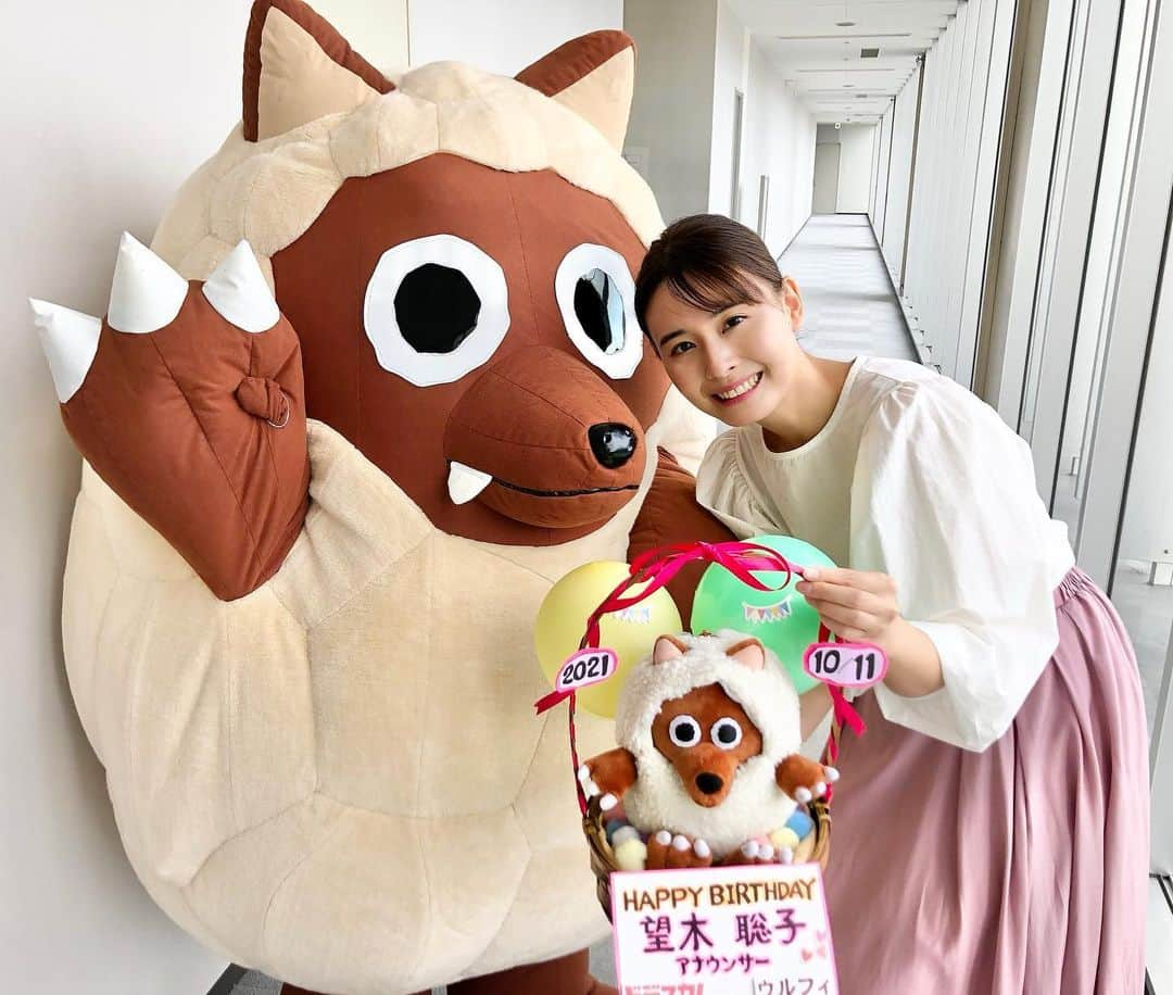 望木聡子さんのインスタグラム写真 - (望木聡子Instagram)「誕生日🎂💐 コロナ禍でも自分なりに充実した一日になりました☺️  職業柄、余計に？という部分もあるかもしれませんが 30歳という年齢には いろいろ言われることもあります。 (冗談がほとんどですけれどね！笑)  でもこれからも 好きなものを食べて 好きな服を着て 好きなことを語って 生きていきたいと思います😆  今後もよろしくお願いいたします🍀  #誕生日 #birthday #メーテレ #ドデスカ #ウルフィ #アナウンサー #望木聡子」10月11日 20時54分 - satoko_mochiki